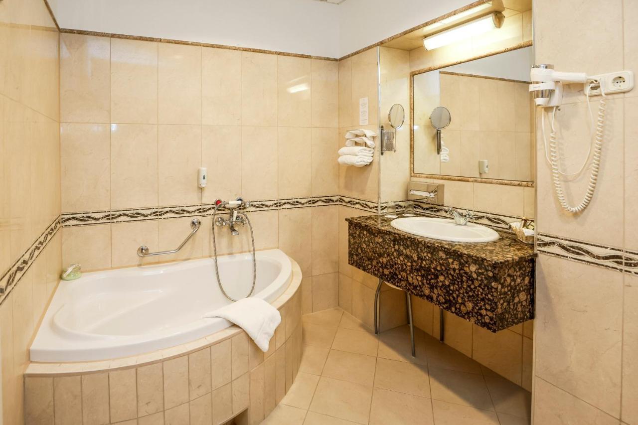 Szidonia Castle Hotel Rojtokmuzsaj Luaran gambar