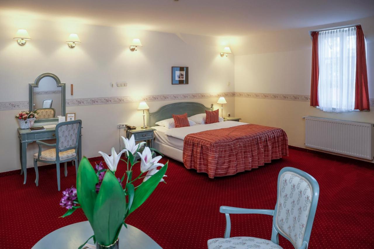 Szidonia Castle Hotel Rojtokmuzsaj Luaran gambar